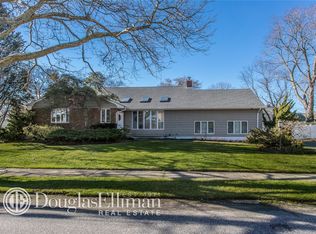 124 Harbor Ln, Massapequa Park, NY 11762