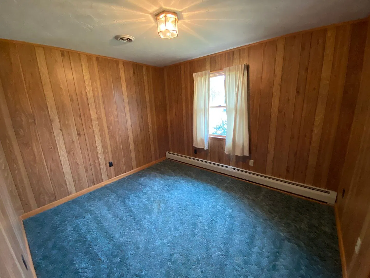 Single Family Home in Shrewsbury Borough — Photo 2