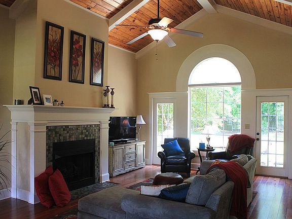 4th image of 114 Winding Creek Ln