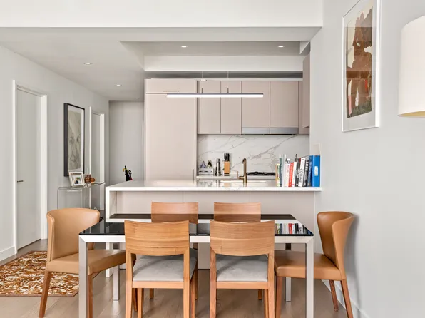 305 East 51st Street image 3 of 15