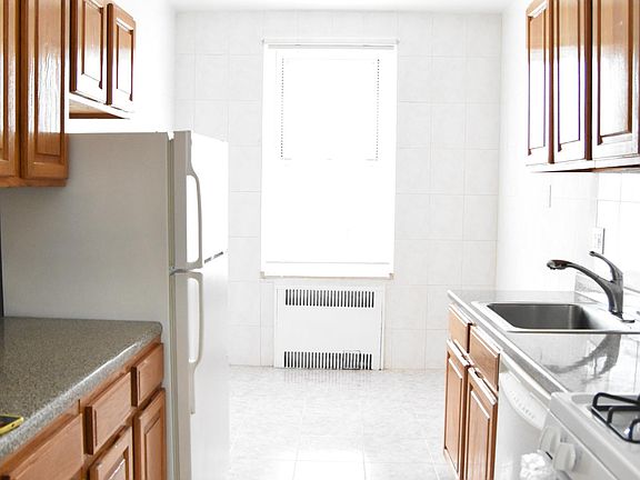 2nd image of 2249 Ocean Ave APT 2e