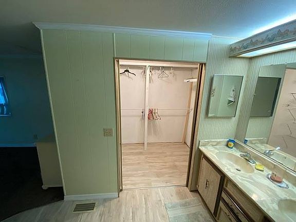 3rd image of 43 SE Camino St