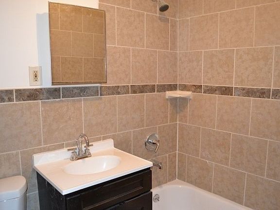 4th image of 815 Halsey St #1