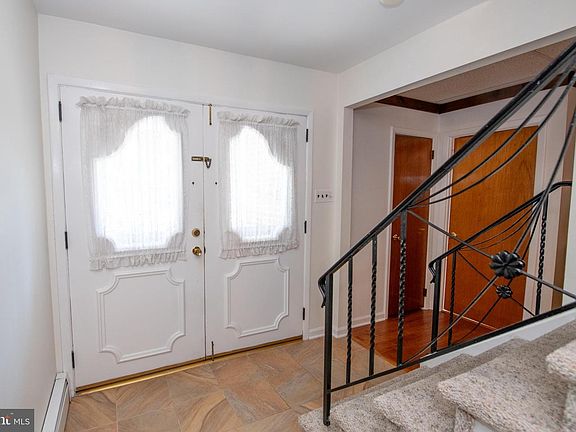 5th image of 404 Placemont Rd