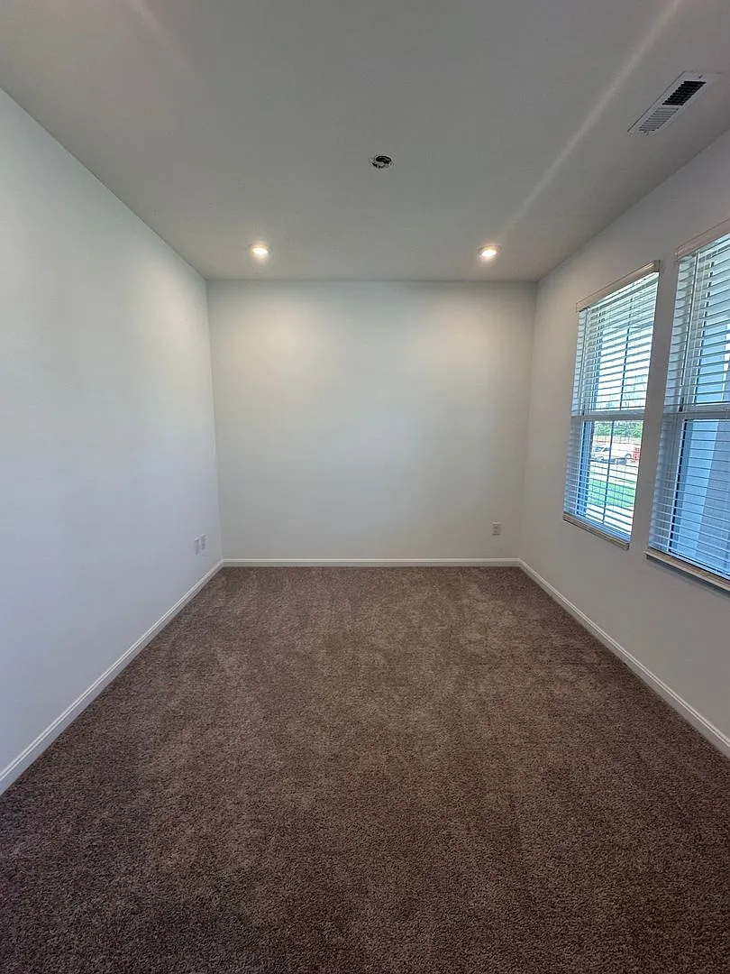 Home in Vista Hills for Rent! — Photo 3