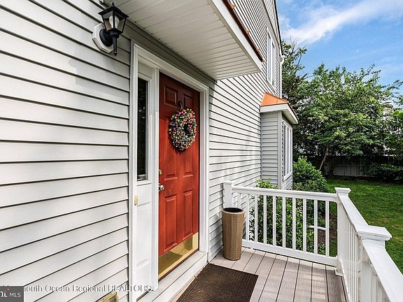 3rd image of 194 Muskflower Ct
