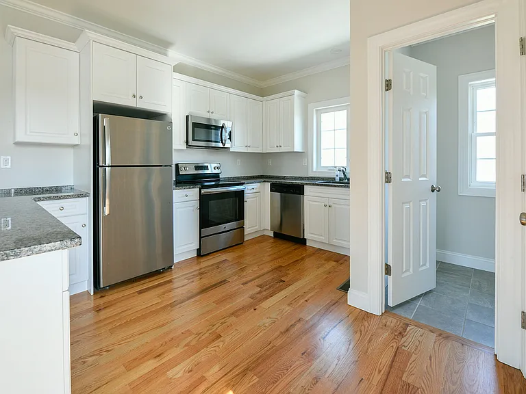 446 New Haven Ave #A — Photo 4