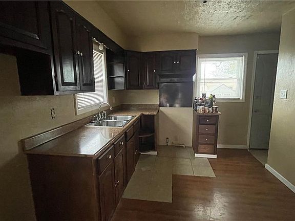 5th image of 2185 Chamberlin Ave