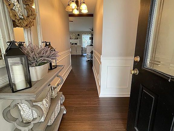 4th image of 35 Thornhill Dr
