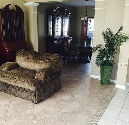 5th image of 939 W Charing Cross Cir