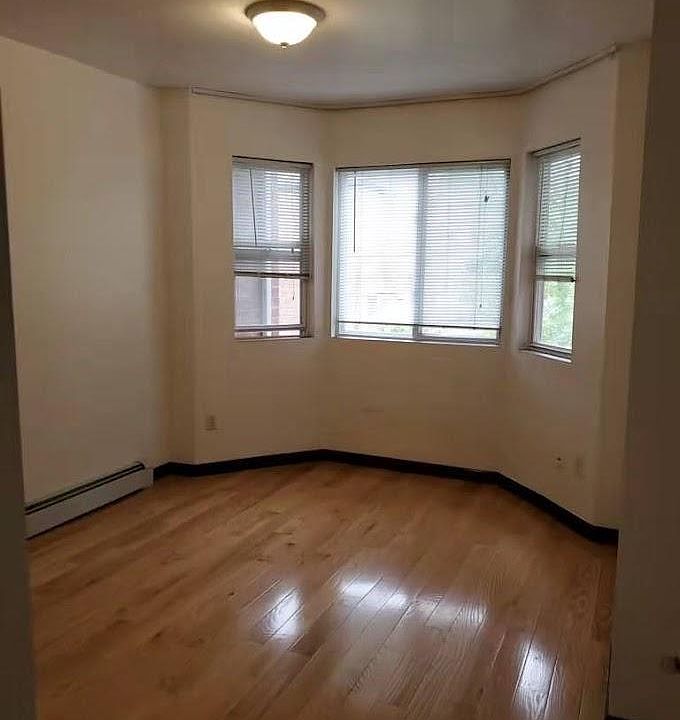 1st image of 34-00 Leavitt St Floor 3