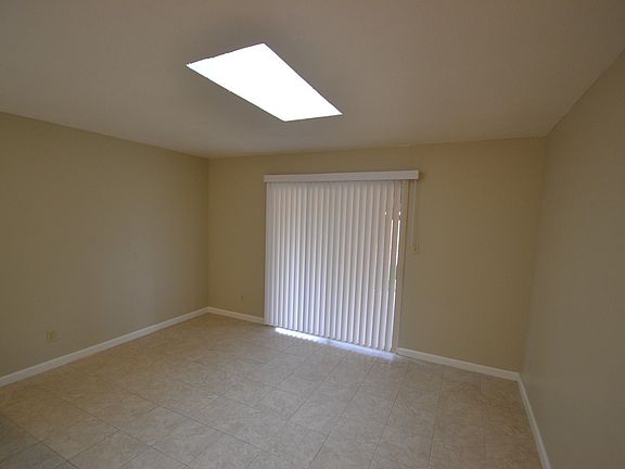 5th image of 40 Tillman Cir