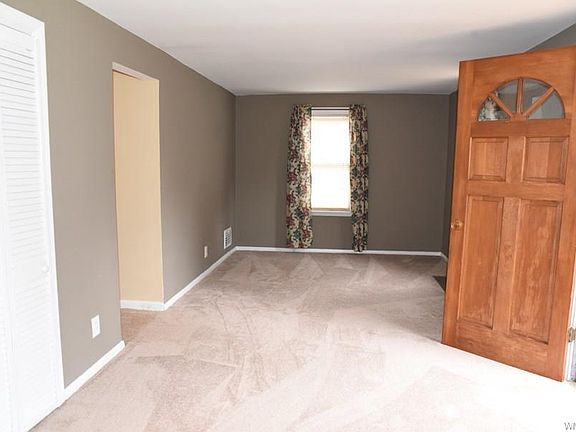 3rd image of 255 Woodland Dr