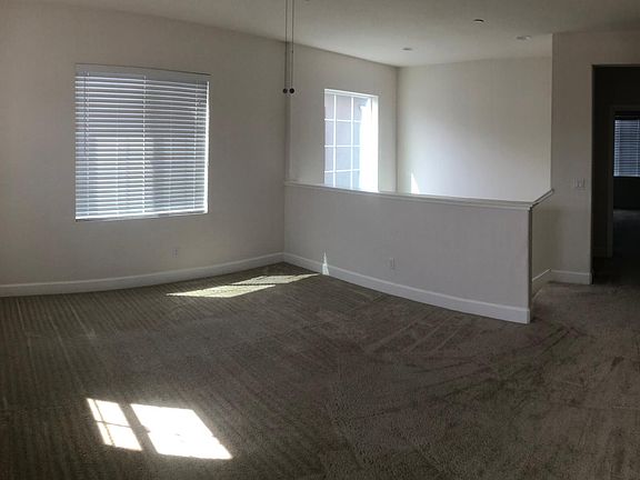 5th image of 560 Sitka Dr