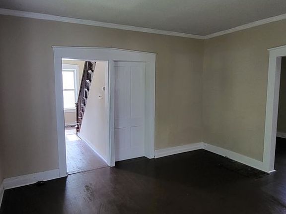 4th image of 527 E Oak St
