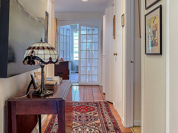 5th image of 22 Wyckoff St APT 2