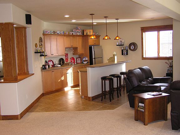 Wetbar area - great for entertaining!