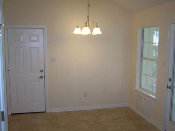 4th image of 13212 Hickory Ct