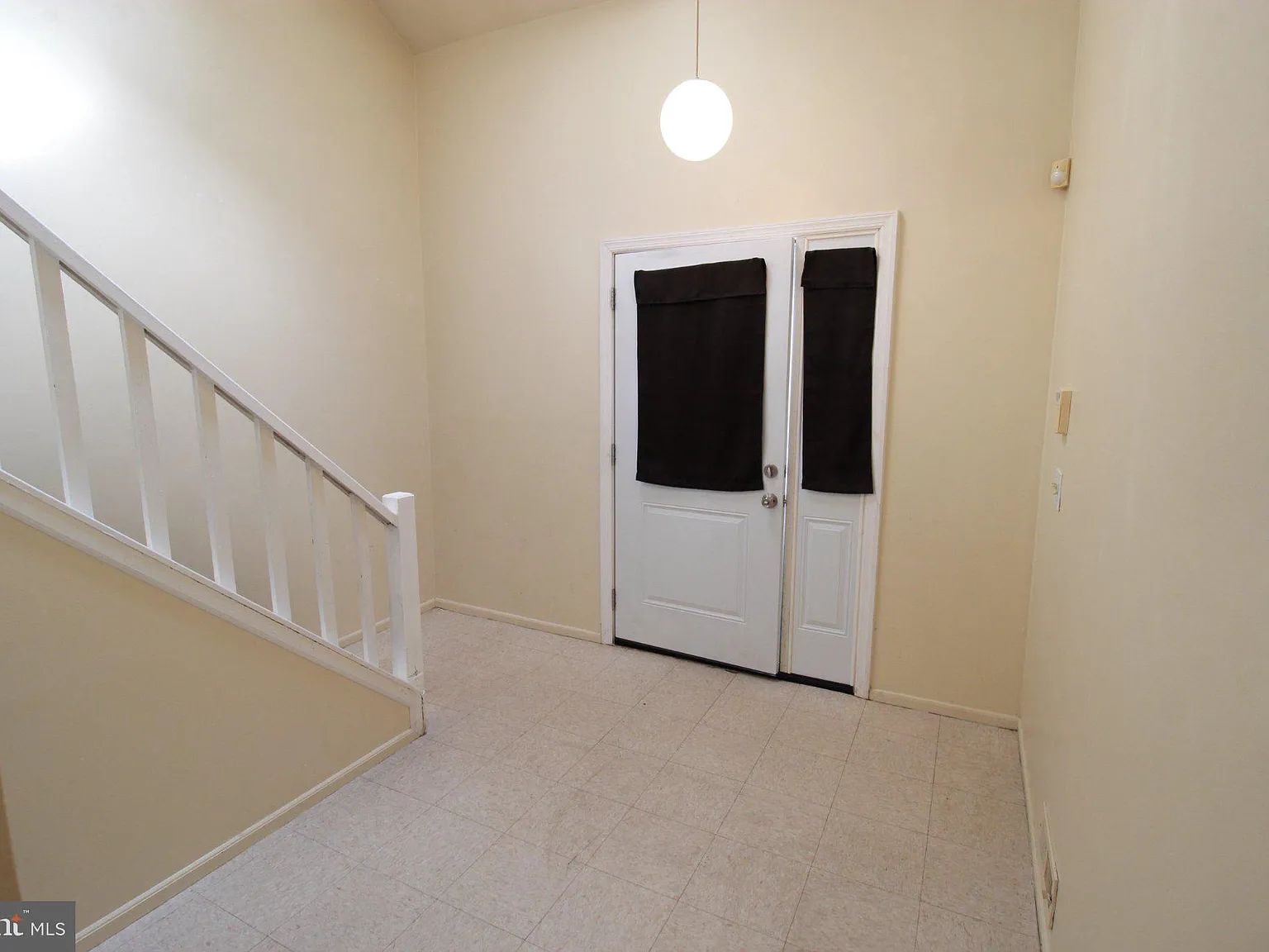 3 bed, 2.5 bath, 1540 sqft, $2,500 — Photo 3