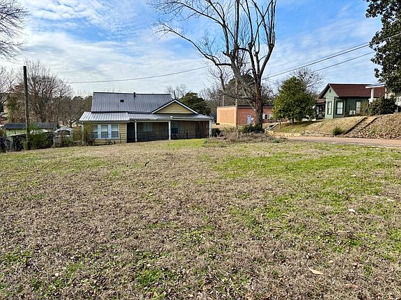 5th image of 208 Calhoun St