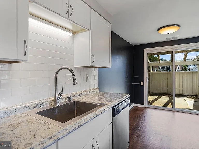 1523 Kensington Dr — Photo 11