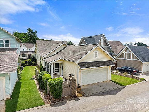 4th image of 451 Luray Way