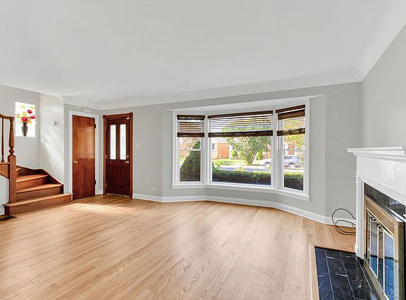 3rd image of 5119 N Nagle Ave