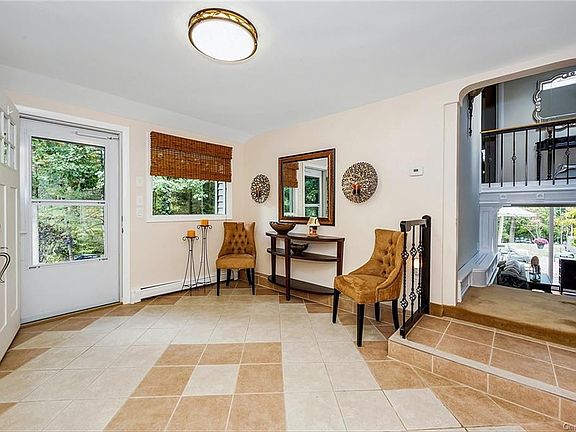 3rd image of 9 Hopp Ground Ln
