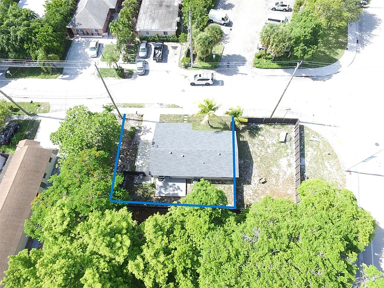 10 SW 5th Ct — Photo 17