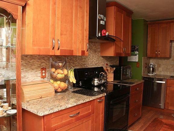 2nd image of 624 N 109th St