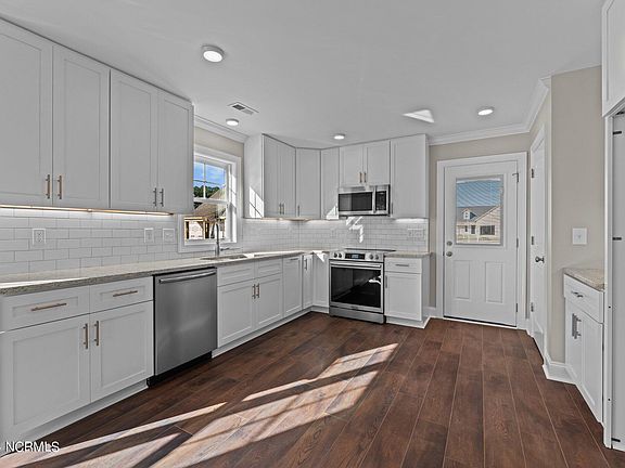 4th image of 824 Sarah Rebecca Drive