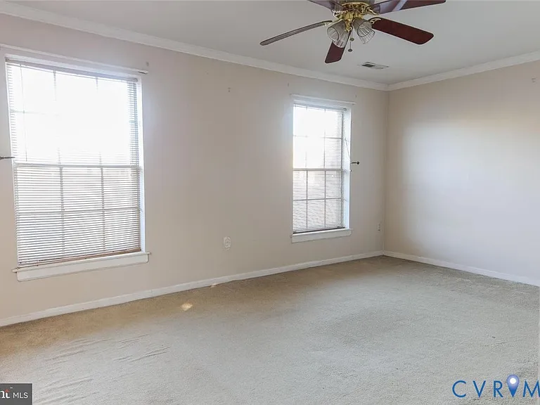 3221 Hunters Mill Dr — Photo 8