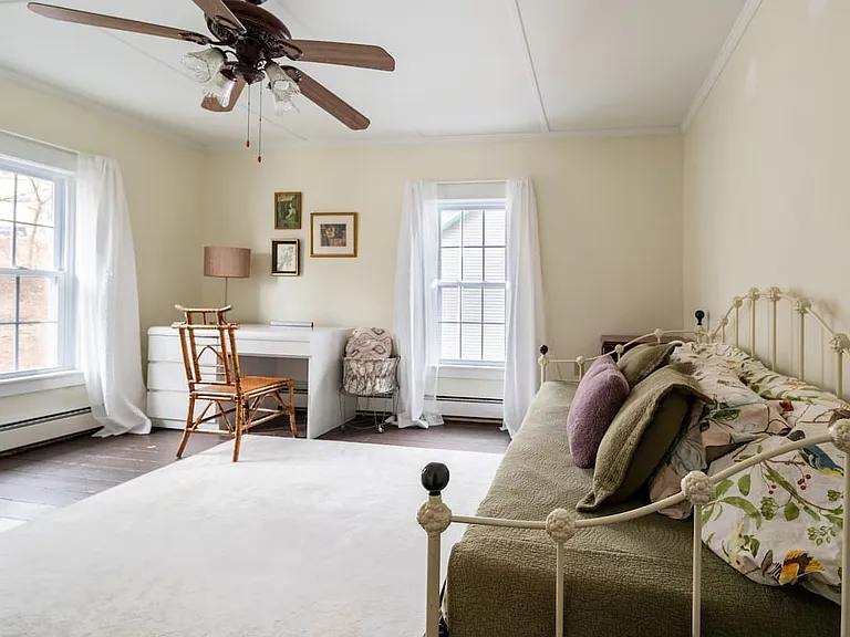 11-13 Holbrook St #11 — Photo 15