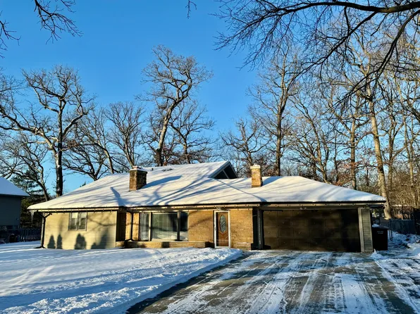 4N164 Pine Grove Ave, Bensenville, IL 60106