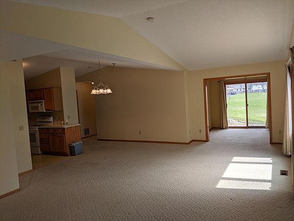 Vaulted Open Floor Plan