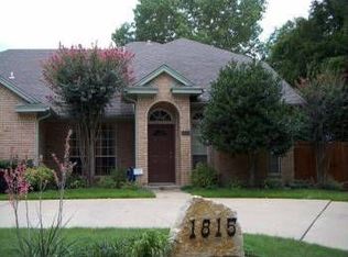 1815 W Wall St, Grapevine, TX 76051
