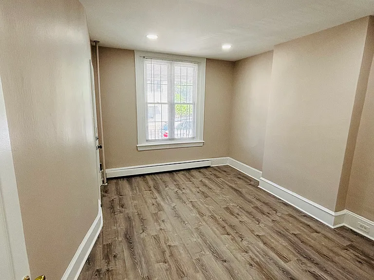 4261 Penn St #2 — Photo 7