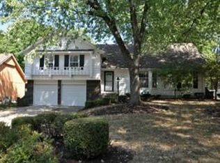 6327 W 67th Ter, Overland Park, KS 66204