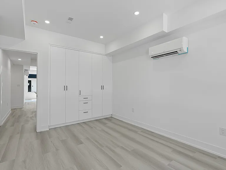587 Oakwood Ave — Photo 33
