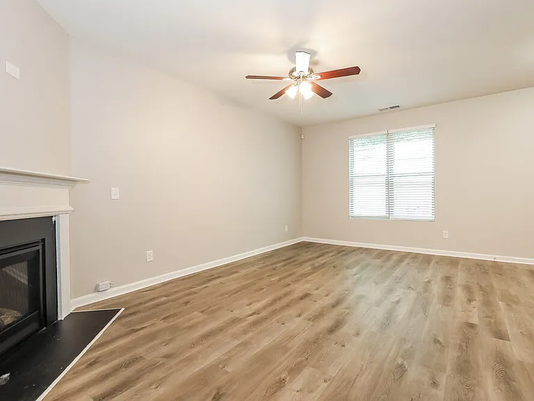6596 Woodwell Dr — Photo 4