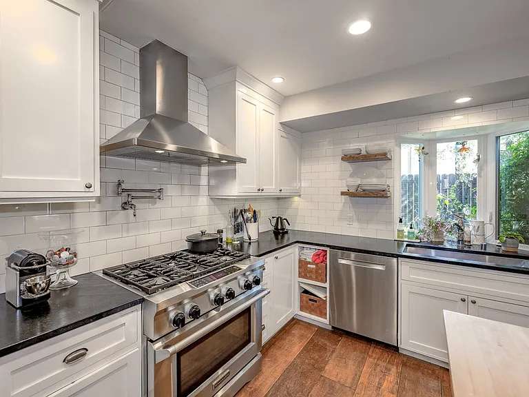 2152 Grand Oaks Ave — Photo 7