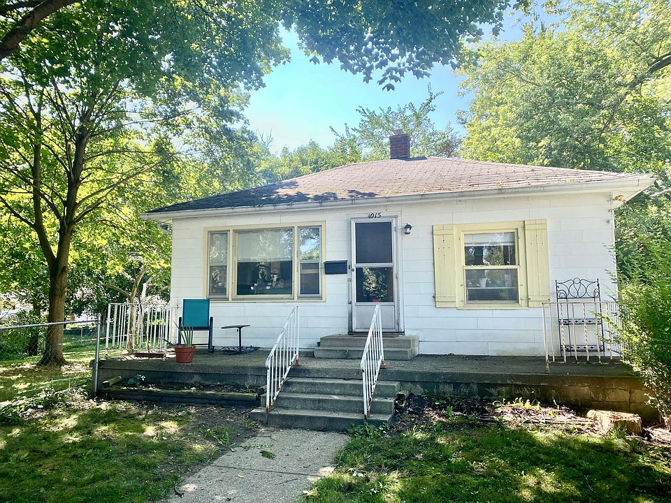 Home is nestled at the end of cul-de-sac, in quiet neighborhood and surrounded by great neighbors.