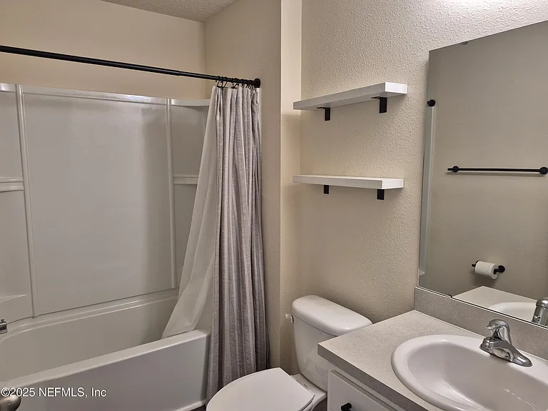 2537 Oak Stream Dr — Photo 9