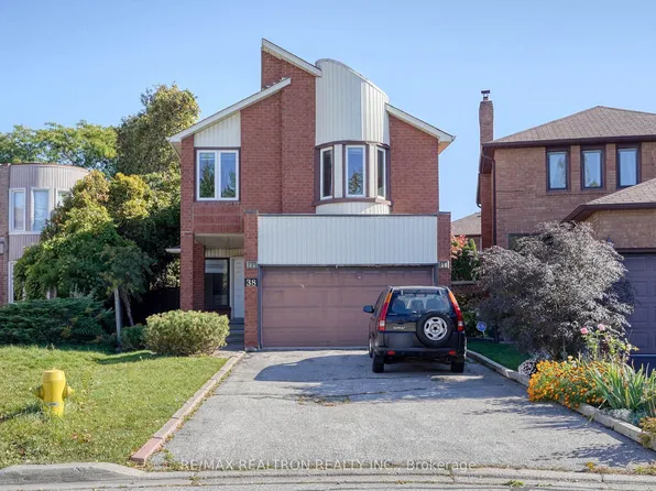 38 Kimbergate Way, Vaughan, ON L4J 6R4