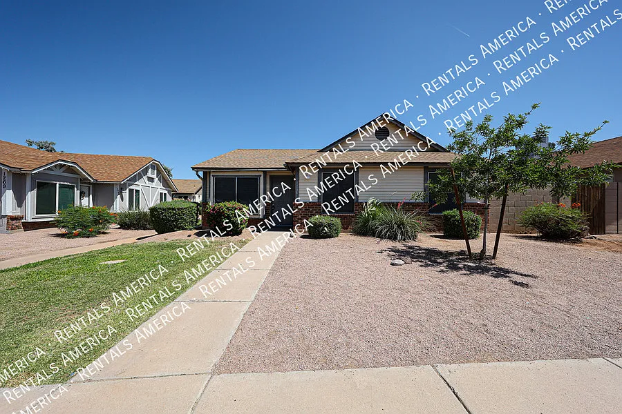 Beautiful 3 bed 2 bath home — Photo 2