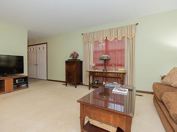 3rd image of 615 Crestmont Dr