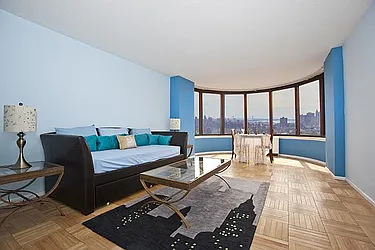 Rented by R New York