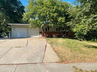 5900 Meadowbrook Ln, Lincoln, NE 68510