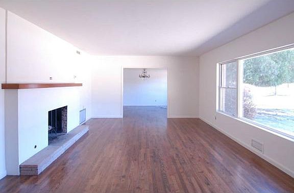 4th image of 230 Lombardy Ave