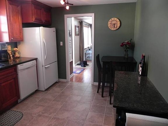 5th image of 532 N Aldine Ave